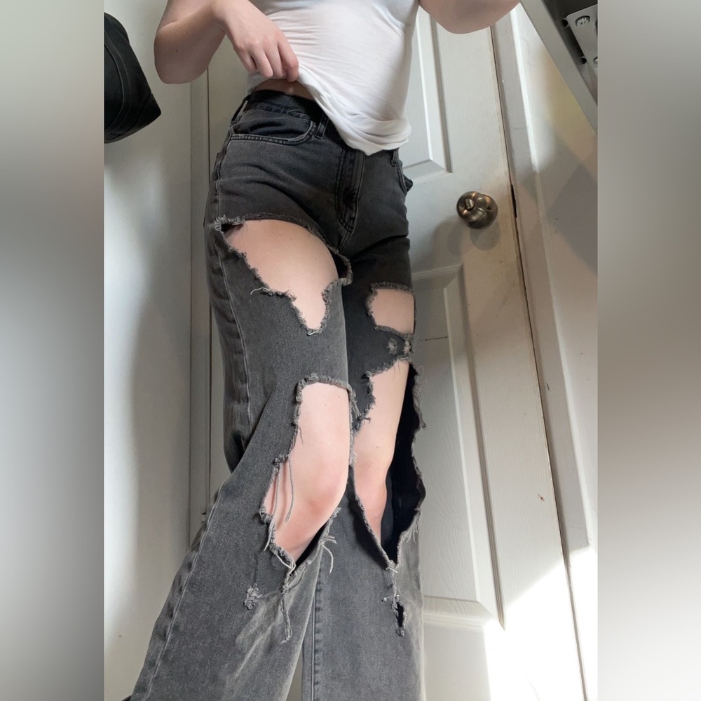 TWO pairs of forever 21 jeans there the exact same y2k/grunge/ street style